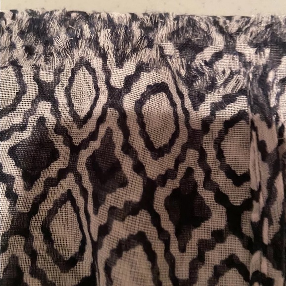 Thirty One Avenue Scarf “Navy Perfect Pendant” NIP - Picture 3 of 7